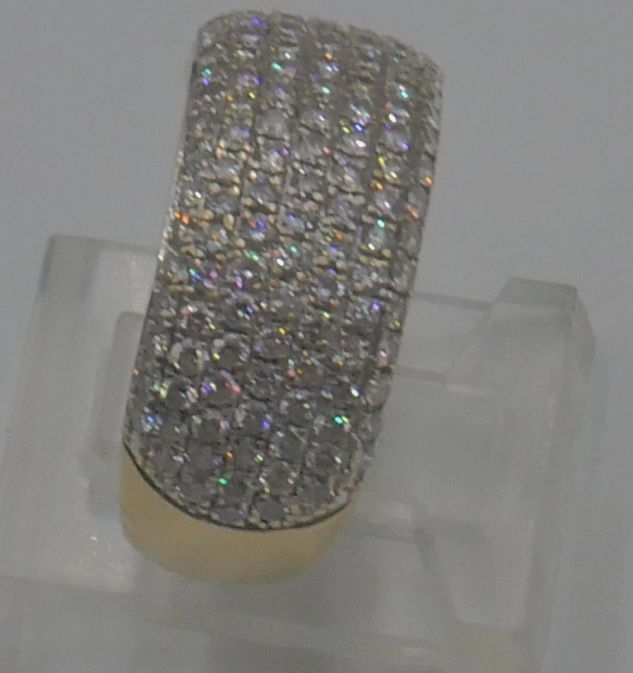 14kt yellow gold ring size 7 6.1 grams w 140 diamonds 2.5 carats approximately. mint condition. 873453-1.