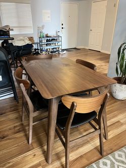 Article Seno walnut dining table and four Ecole leather chairs (set)