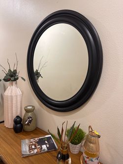 Round mirror 33in Diameter