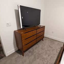 New 58’ Mcm dresser / free delivery