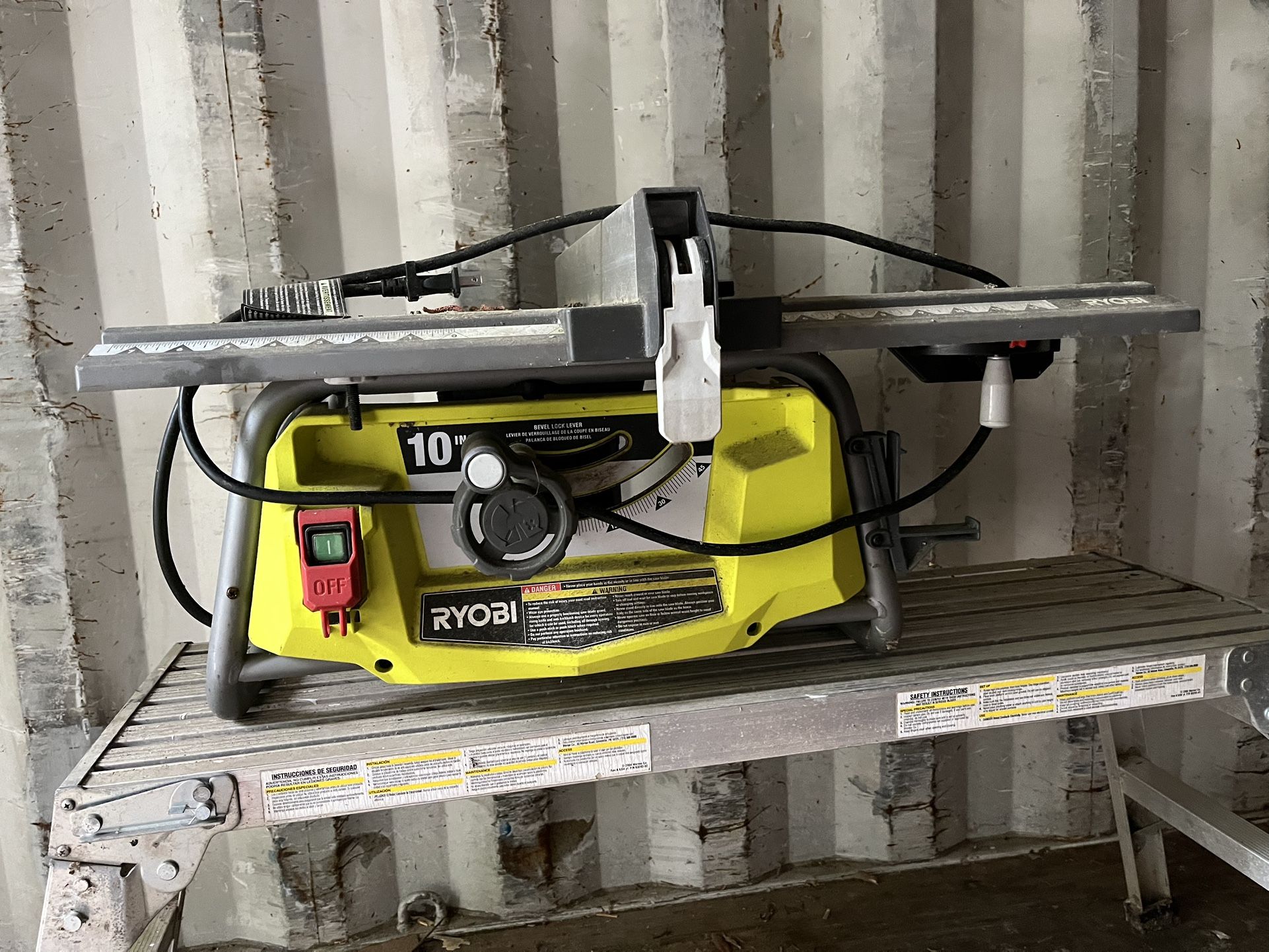 RYOBI 13 Amp 8-1/4 in. Compact Portable Corded Jobsite Table Saw )