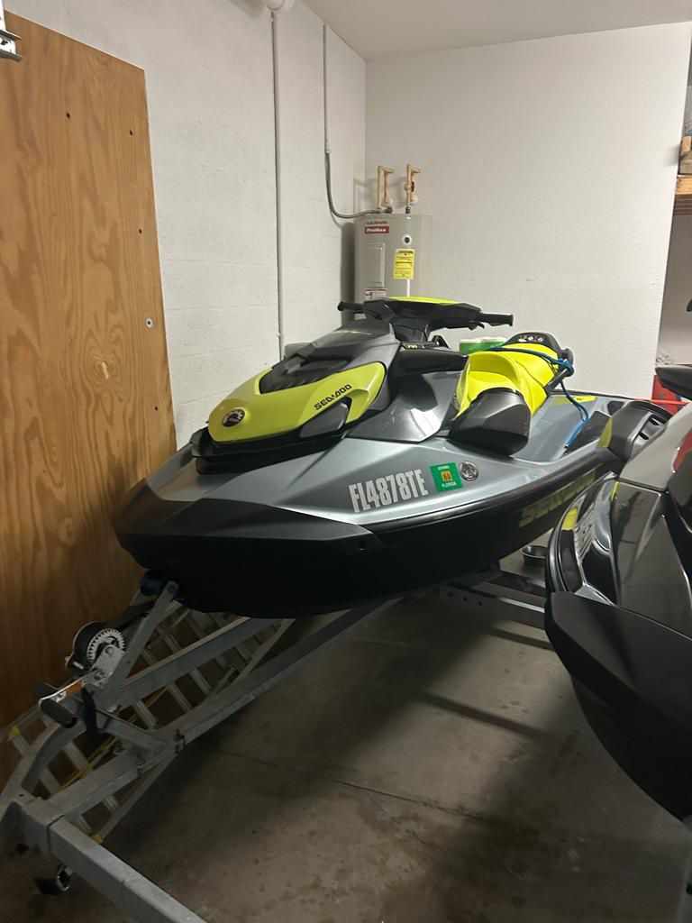 Jet skis For Sale With Trailer 