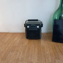 2 Speakers And A TV For 100 Dollars Or 40 Dollars Each 