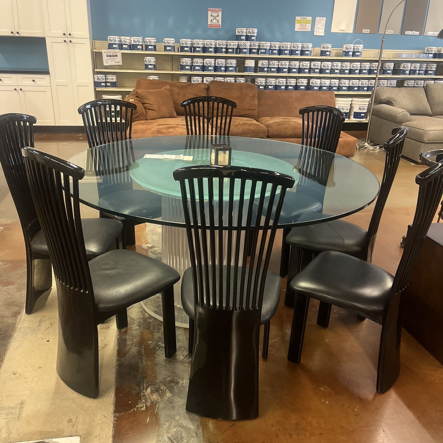 8 DINING CHAIRS in Excellent Condition