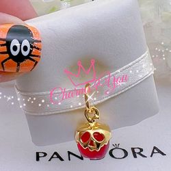 Adorable Charm 925 silver for Pandora moments bracelet.