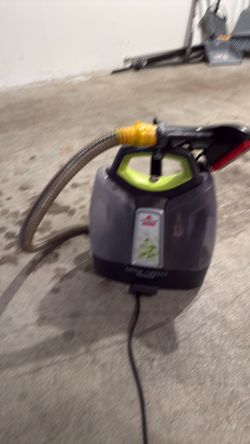 Carpet cleaning machine