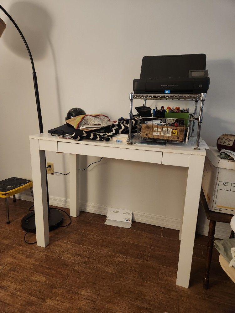 White Desk With One Drawer 