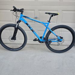 GT AGGRESSOR PRO MOUNTAIN BIKE (LARGE FRAME)
