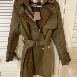 Burberry double-breasted Mid Length Coat/windbreaker