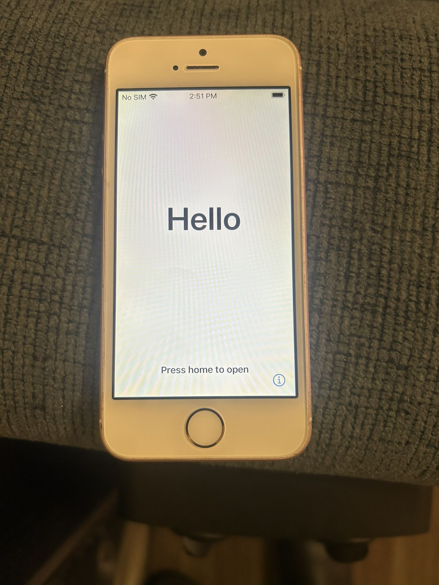 iPhone SE Like New iCloud Locked
