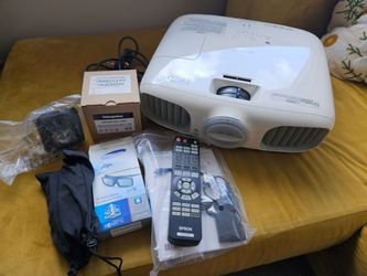 Epson Power-Lite Home Cinema 3020+ Projector  Bundle
