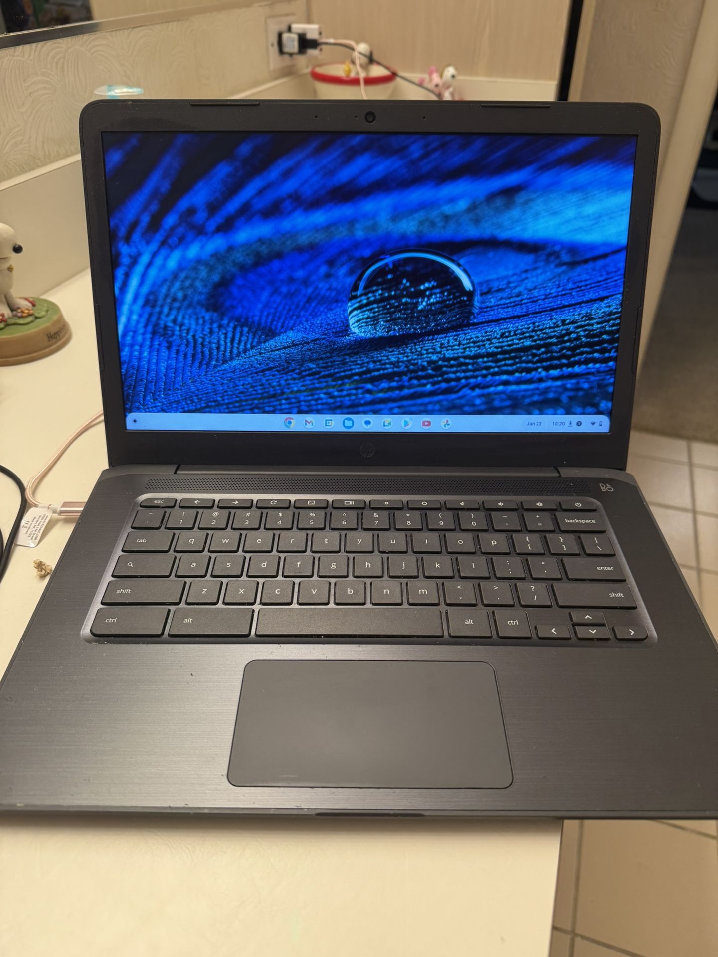 HP Chromebook 14-ca023nr 14" HD Laptop Intel Celeron N3350 1.1 GHz 4GB 32GB eMMC Chrome OS