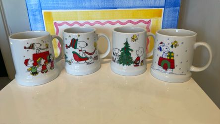 Set of 4 vintage Snoopy Merry Christmas mugs