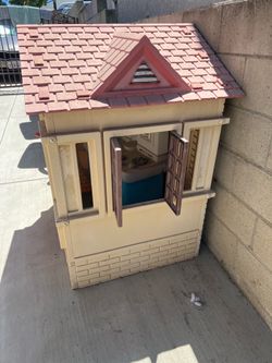 Kids play house