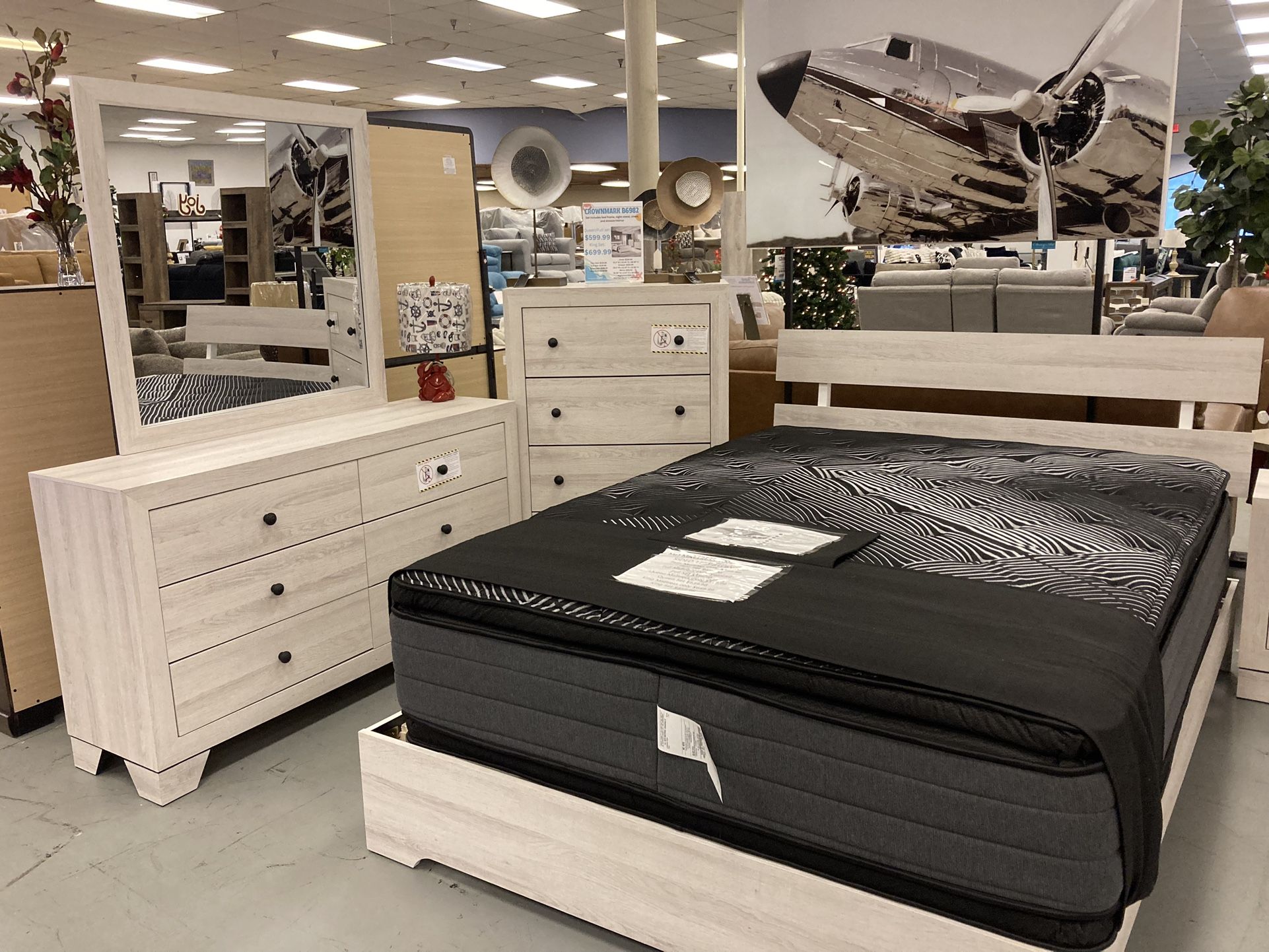 New King Size Bedroom Group