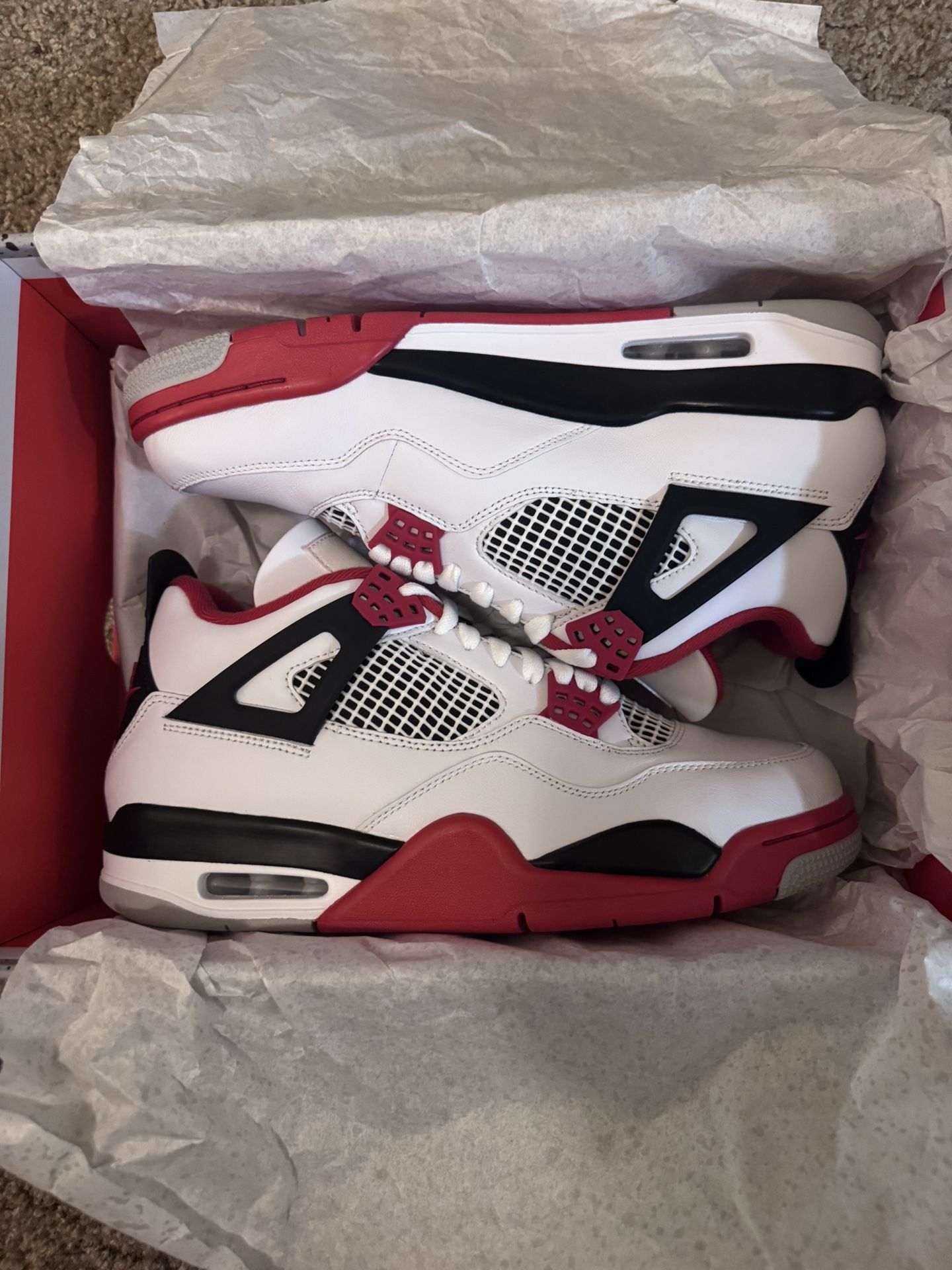 Jordan 4 Fire Red Size 9