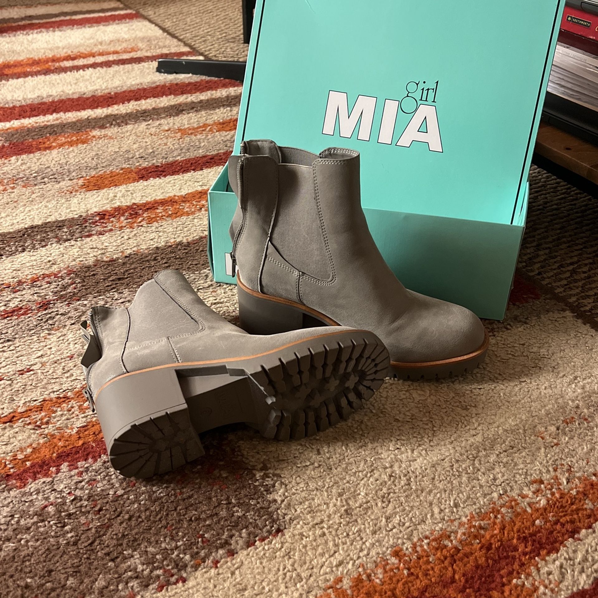 New Women’s Ankle Boots, Size 6