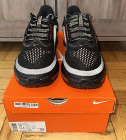 NEW Women’s Nike Pegasus Premium Black Crimson Metallic Size 12 US (HQ2593 003)