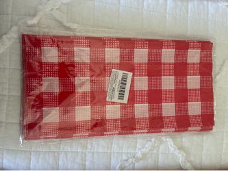 12 Red and white plastic table runners