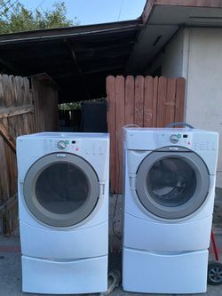 Whirlpool Washer & gas dryer set