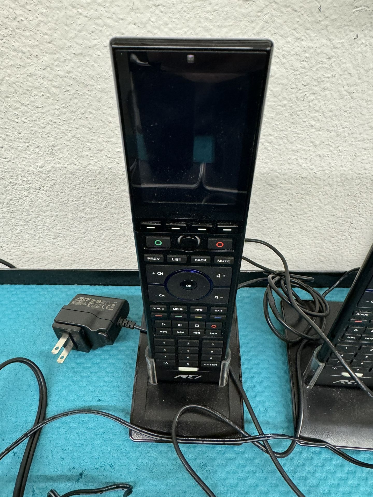 Remote Technologies Inc - RTI - Universal Remote + Docking Station