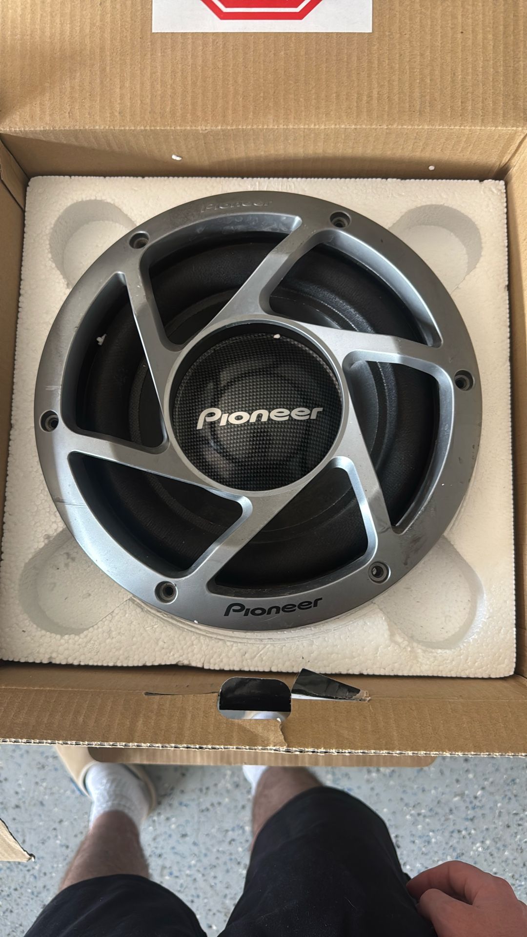 2 Pioneer TS-W255C 700w amps