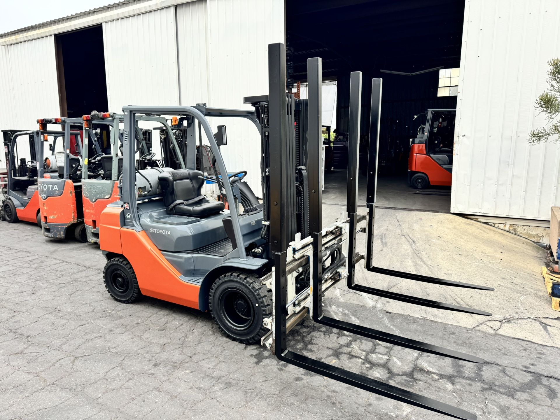TOYOTA ALL TERRAIN PROPANE FORKLIFT