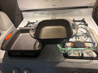 3 casserole dishes Pyrex
