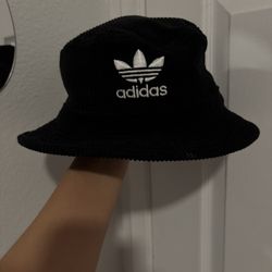 Adidas Black Bucket Hat 