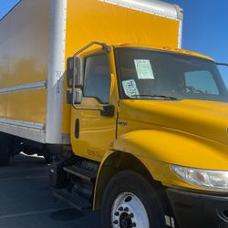 2020 International 26 Ft Box Truck