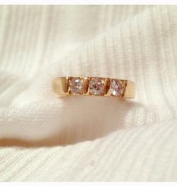 Lady's 14kt yellow gold diamond band