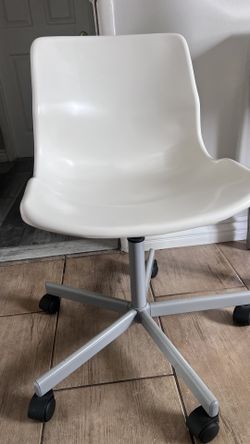 Chair With Wheels