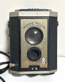 Vintage Collectible Mid 20th Century Eastman Kodak Usa Brownie Reflex Synchro Photograph Camera