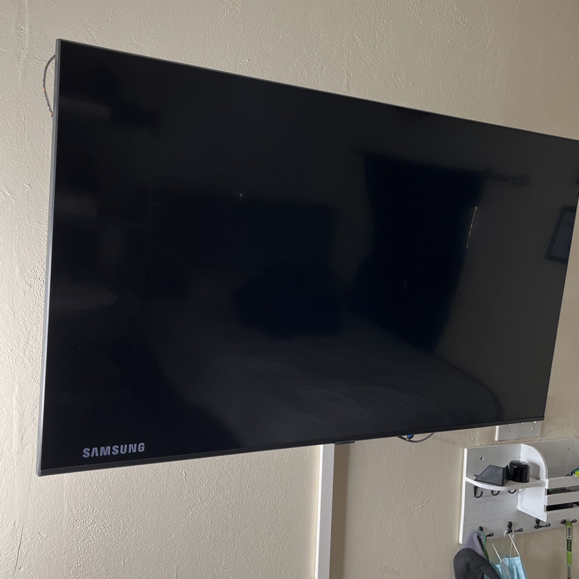 Samsung 50 Inch With Wall Mount !