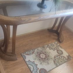 Lovely, modern entry table
