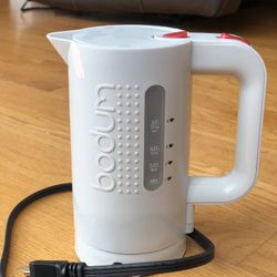 Bodum Bistro Electric Water Kettle, 17 Oz/ 0.5 Liter
