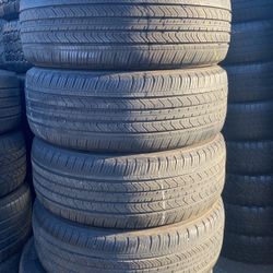 215/55R17 Marca Michelin En Perfectas Condiciónes De Vida