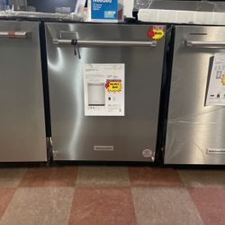 KitchenAid Stainless Steel Dishwasher💢💢