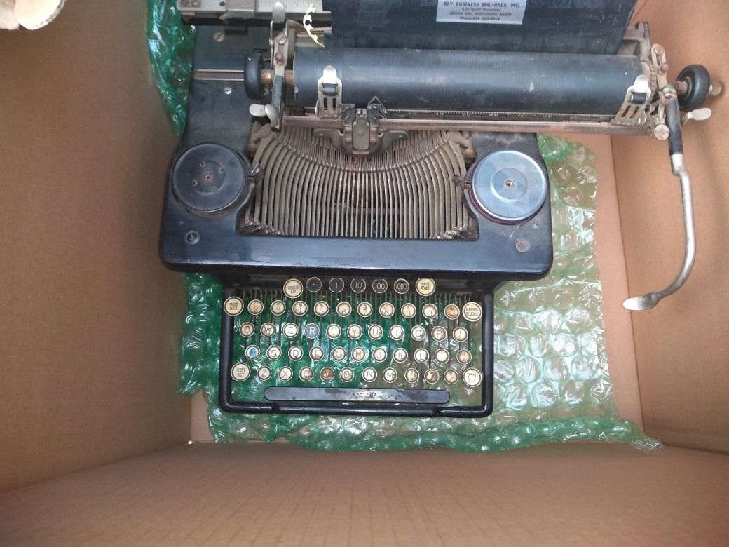 Antique Typewriter And Mount Rush More