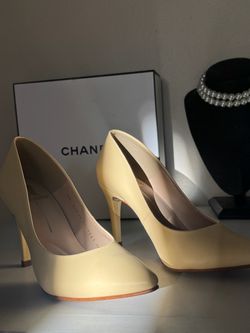 Butter yellow Pointed-Toe Pumps size 5