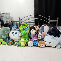 Lot Of 25 Stuffed Animals 