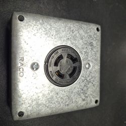 Leviton 71420-FR Locking Receptacle L1420 3-Pole 4-Wire 20 Amp 125/250Volt and Cover