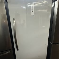 New Frigidaire Upright Fridge 20 Cubic 