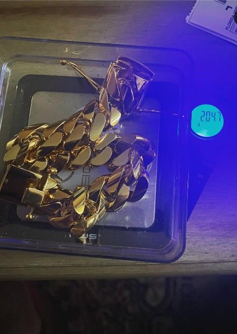 205g 10k Cuban Link Bracelet From Royal