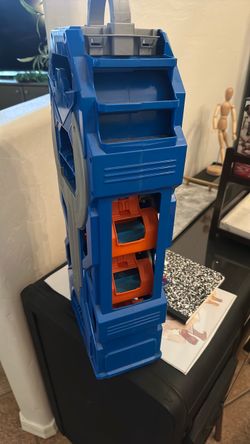Hot wheel car elevator