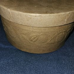 VINTAGE CARDBOARD FLOWER EMBOSSED HAT BOX 
