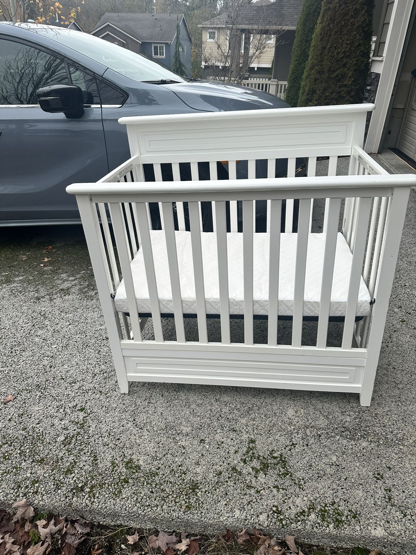 Baby Crib White W/Mattress