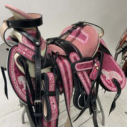 Montura Charra Bordada Con Fuste Amplio