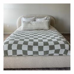 Boucle bed frame