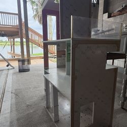 Doll House Great Condition Just Needs Cleaning $5
